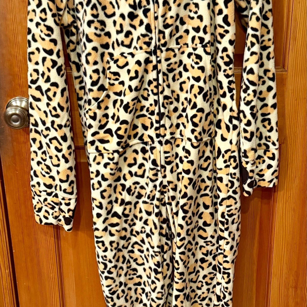 Chic Leopard Print Women's Pajama Jumpsuit